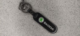 Брелок для ключей Carbon с карабином Skoda 4527
