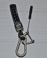 Брелок для ключей плетеный с карабином Mazda