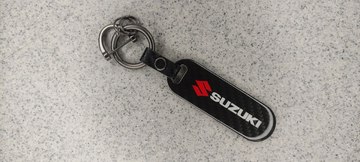 Брелок для ключей Carbon с карабином Suzuki 4528